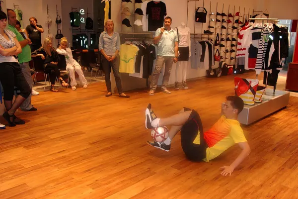 Виступ на презентації футбольної колекції в шоурумі компанії Puma.