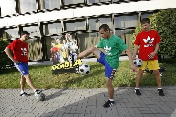 Виступ на вечірці Adidas Originals Street Party.