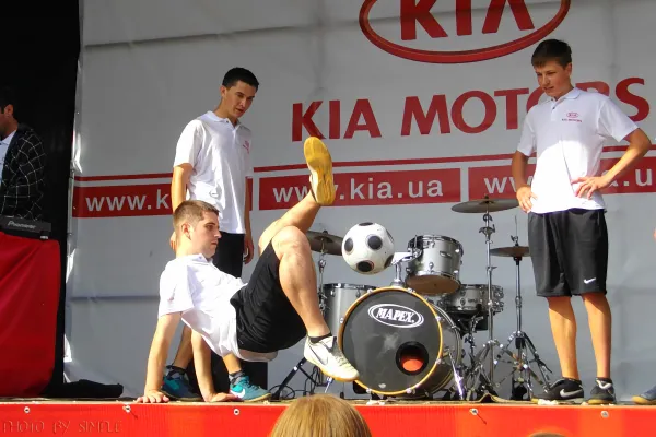 Виступ на п’ятнадцятому етапі всеукраїнського КІА Драйв Тур 2010.