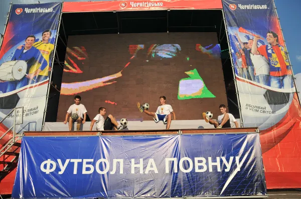 Виступ на фан-зоні Чемпіонату Світу з футболу 2010 від ТМ «Чернігівське».